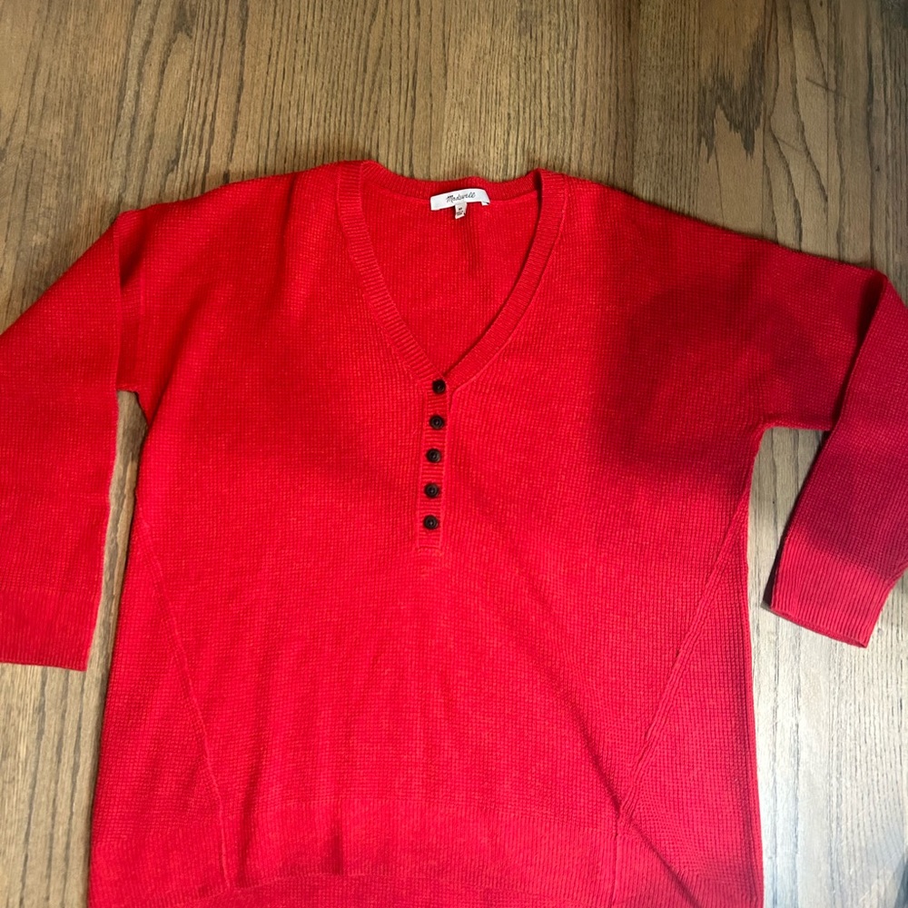 Madewell reddish orange oversized sweater in size xs in good condition.